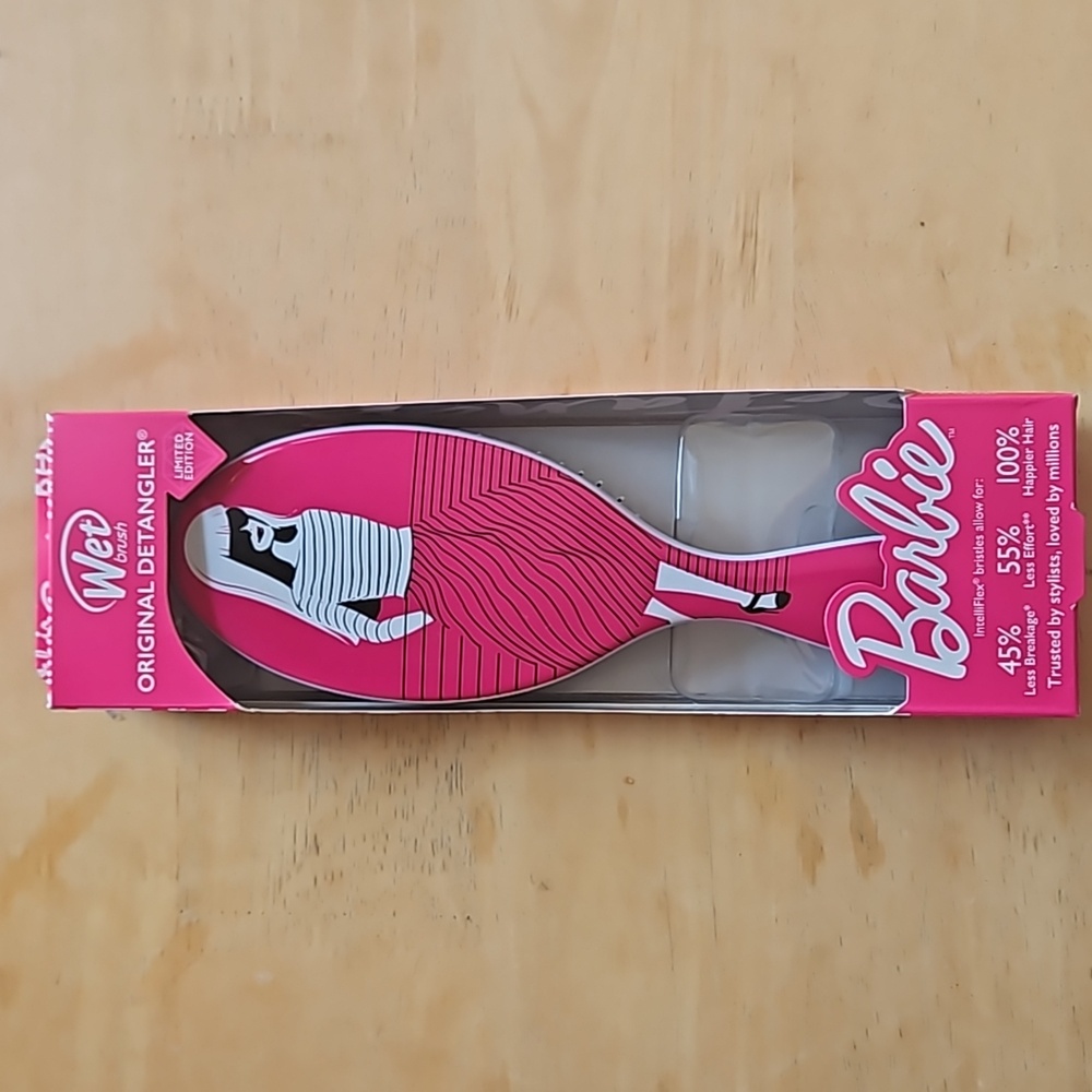 WET BARBIE HAIRBRUSH